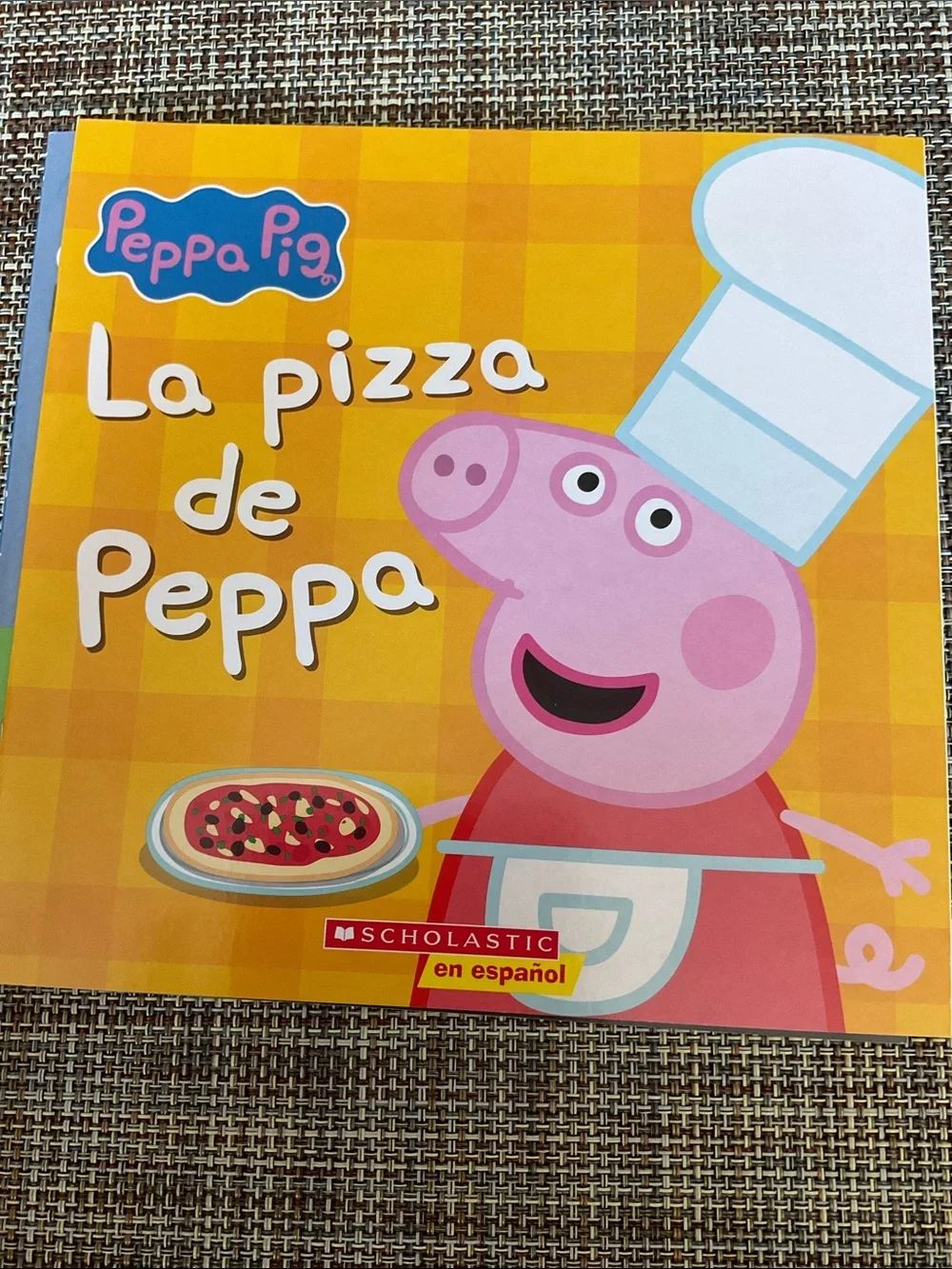3 Peppa Pig Spanish books NWT